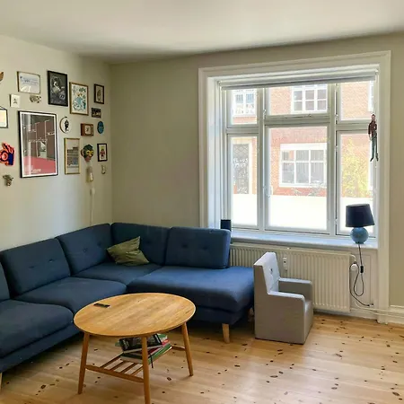 Flat With Courtyard In Former Shop דירה