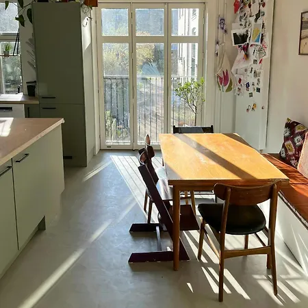 Flat With Courtyard In Former Shop アパート *