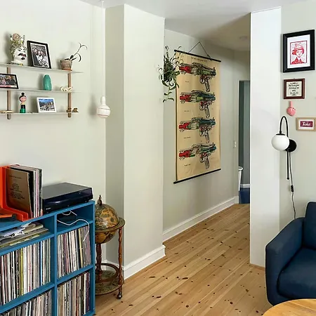 Flat With Courtyard In Former Shop * קופנהגן