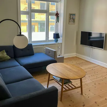 Flat With Courtyard In Former Shop דירה *