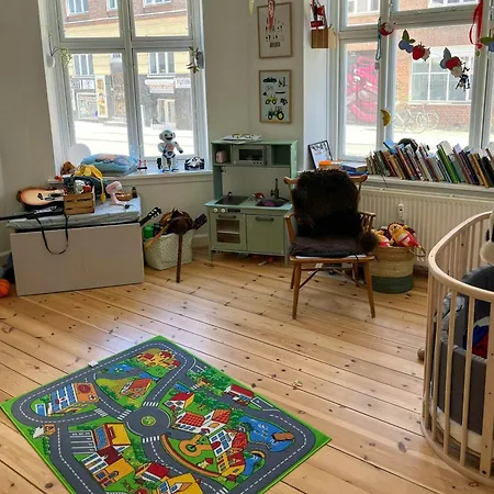 דירה Flat With Courtyard In Former Shop